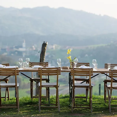 Weingartenhotel Harkamp Suedsteiermark Sankt Nikolai im Sausal
